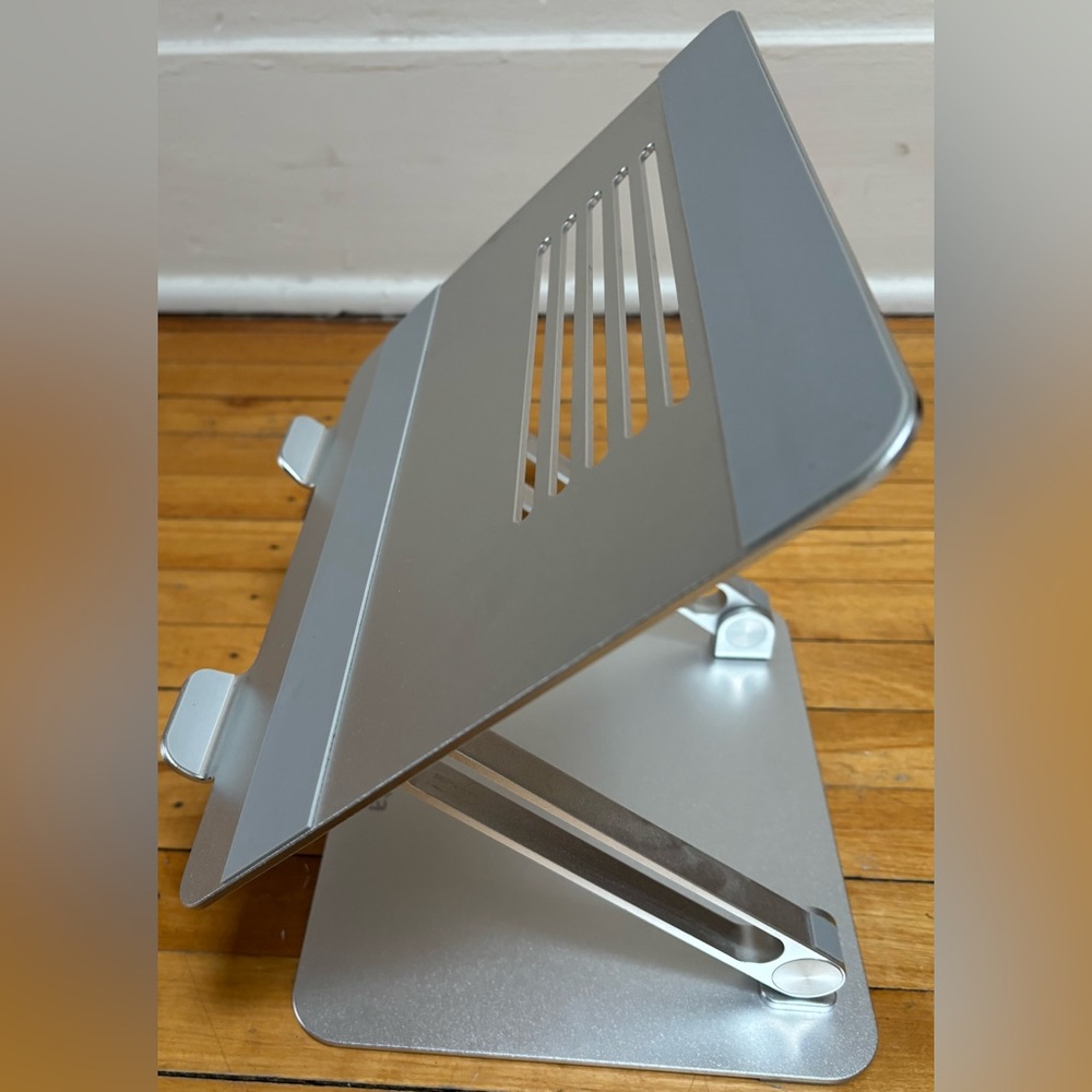 Boysta laptop stand. - Picture 2 of 6